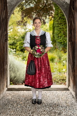 ESAF Ehrendame Sarah Leuzinger stehend ©Alex Hug