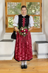 ESAF Ehrendame Sina Steiner stehend ©Alex Hug