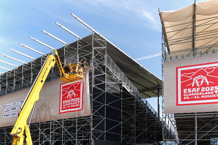 ESAF 2025 Aufbau Arena Banden MRH DSC1435